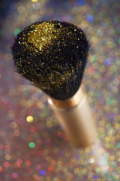 Closeup on makeup brush and shining powder — Stock Photo, Image