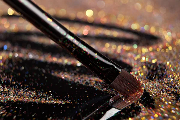 Closeup on makeup brush and shining powder — Stock Photo, Image