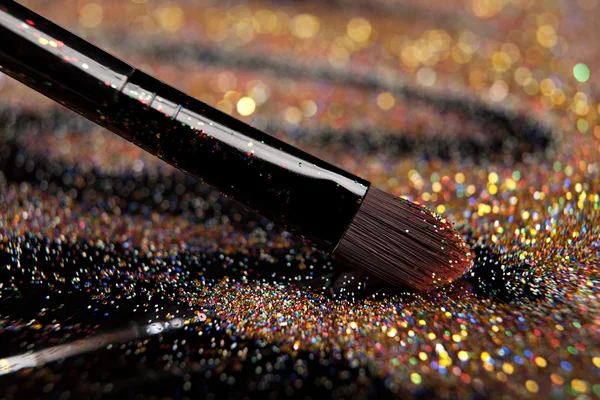 Closeup on makeup brush and shining powder — Stock Photo, Image