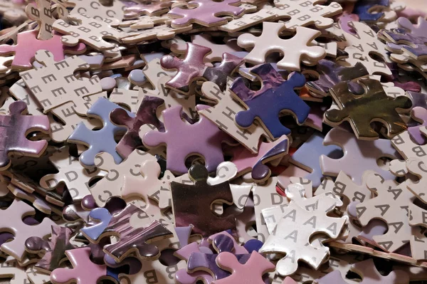 Bir renk bulmacasının birden fazla parçası