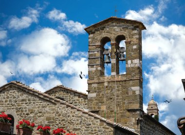 Ortaçağ Toskana 'nın Montalcino kasabasına küçük bir bakış.