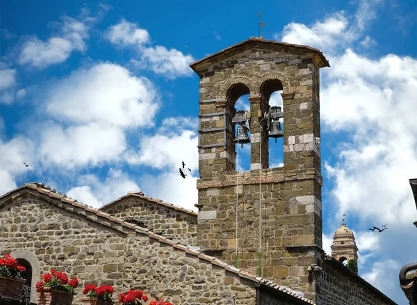 Ortaçağ Toskana 'nın Montalcino kasabasına küçük bir bakış.