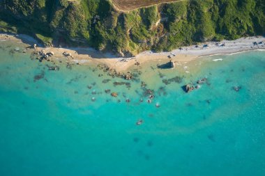Punta Aderci Abruzzo 'nun mavi sahil manzarası genişletildi.