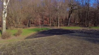 Televizyon kulesi. Cep telefonu iletişimi için antenleri olan kule Lviv, Ukrayna