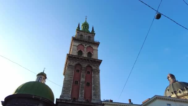 Ve Lvově. Ukrajina. Staré evropské město — Stock video