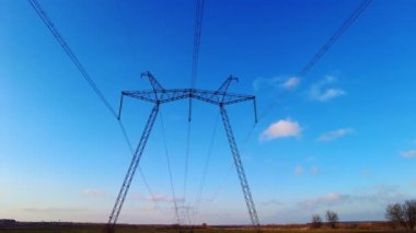 Yalıtımlı Yüksek Voltaj Elektrik Kulesi