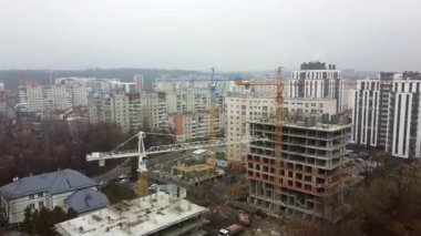 Turna kulesi çalışıyor. Kuadkopterden görünüyor.