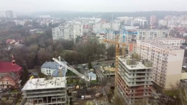 Turna kulesi çalışıyor. Kuadkopterden görünüyor.