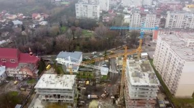 Turna kulesi çalışıyor. Kuadkopterden görünüyor.