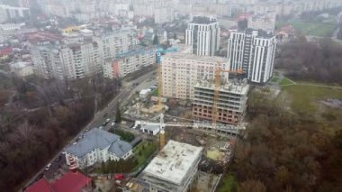 Turna kulesi çalışıyor. Kuadkopterden görünüyor.