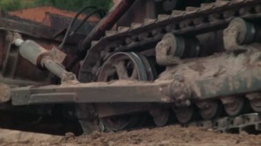 Buldozer taş ocağından taş çıkarma
