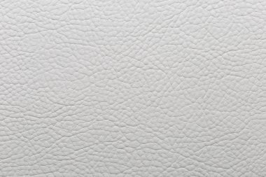 Açık gri (beyaz), kabartmalı yapay deri..
