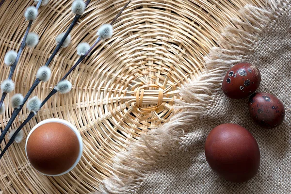 Huevos Pollo Codorniz Pintados Tradicionalmente Cáscaras Cebolla Honor Santa Pascua —  Fotos de Stock