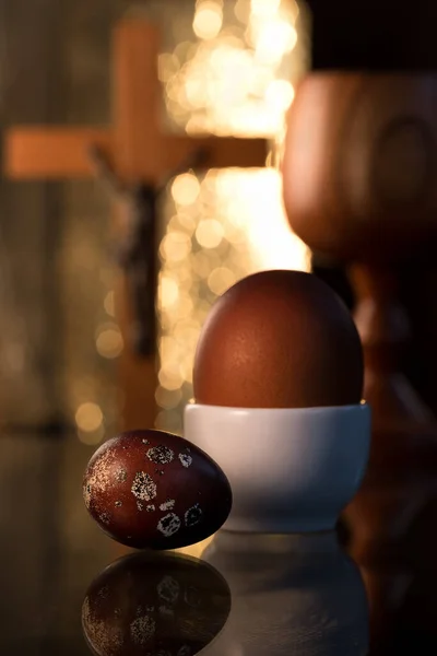 Los Huevos Codorniz Pollo Están Pintados Rojo Sobre Fondo Borroso —  Fotos de Stock