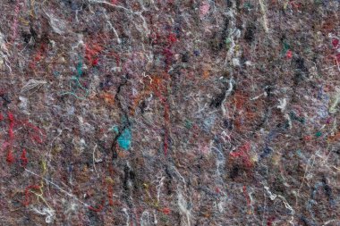 Mobilyaların farklı soyut dokusu yünlü liflerden ve farklı renklerde iplikçiklerden yapılmıştır..