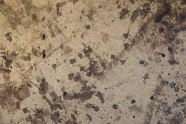 Bej kartonun yüzeyinde koyu kahverengi lekeler var. Yaratıcılık için doku.