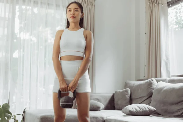 Jovem Exercitando Casa Mulher Asiática Saudável Sportwear Para Treino Casa — Fotografia de Stock