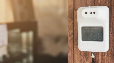 Termometre tarayıcı, otomatik kızılötesi ısı ölçer covid-19 salgını için sıcaklık kontrolü.