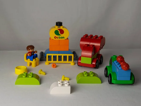 Lego Bilar Anlände Till Bensinstationen Bensinstationen Stängd För Skiftbyte Ljus — Stockfoto