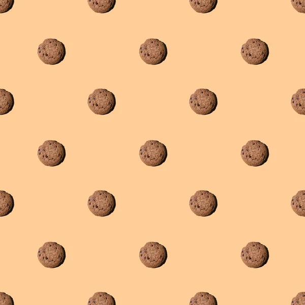Un patrón de galletas de avena con trozos de chocolate — Foto de Stock
