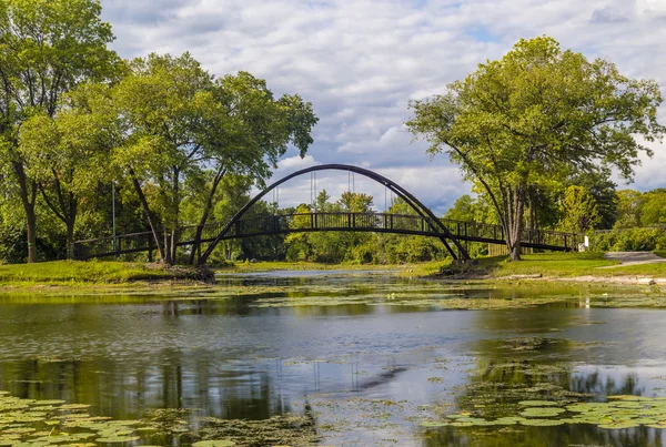 Pond and Bridge — Stock Photo, Image