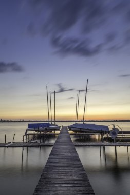 gün batımında tekne