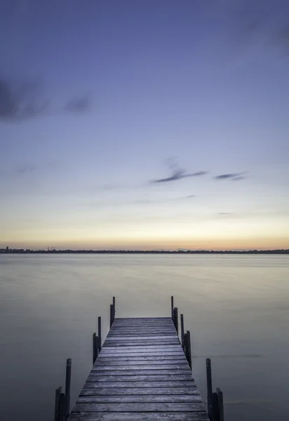 gece karanlığında dock