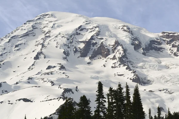 Strakke Rainier Peak — Stockfoto