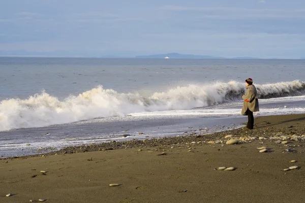 Mujer en la playa — Foto de Stock