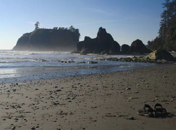 Schuhe am Strand — Stockfoto