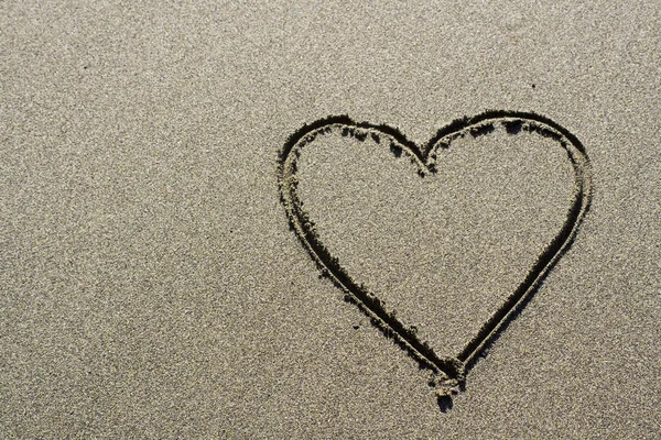 Kumda bir kalp — Stok fotoğraf