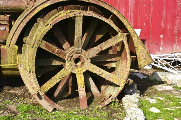 生锈的车轮 — 图库照片
