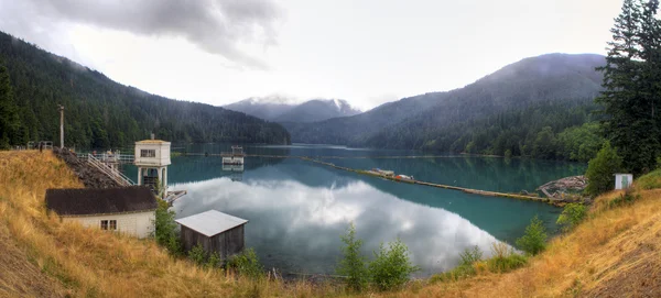 湖工厂全景 — 图库照片