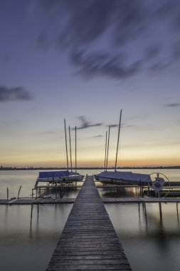 gün batımında tekne