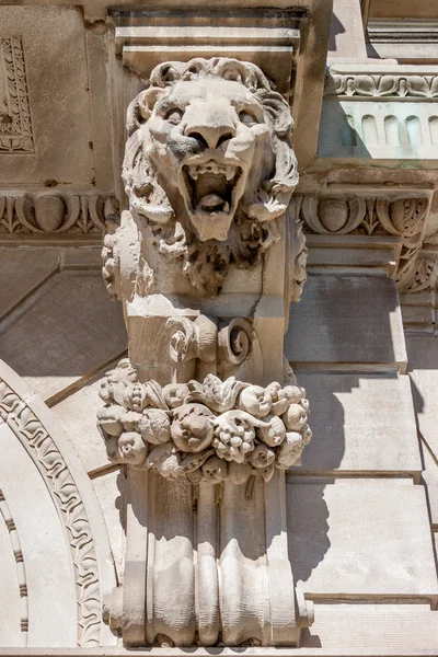 Escultura de leão — Fotografia de Stock