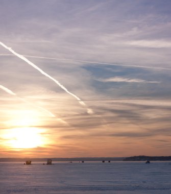 Kış Sunset bulvarında göl Mendota