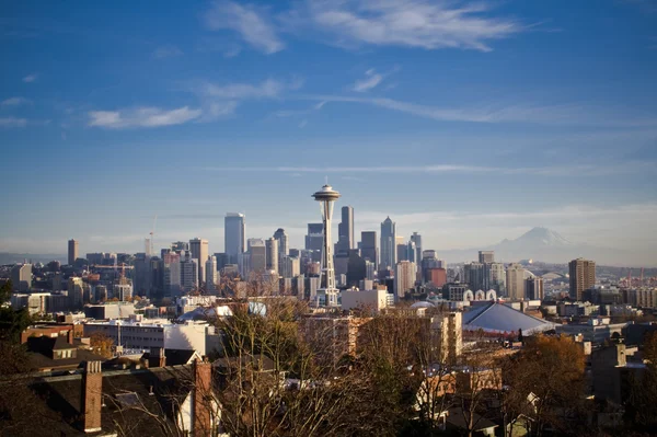 Seattlen keskustassa kauniina syyspäivänä — kuvapankkivalokuva