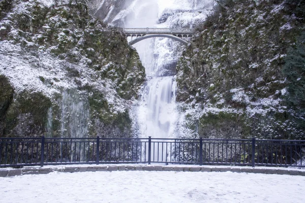 Multnomah Falls dondurulmuş — Stok fotoğraf