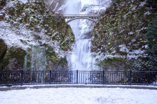 Multnomah Falls fryst — Stockfoto