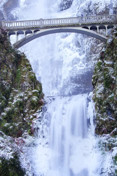 Multnomah Falls dondurulmuş — Stok fotoğraf