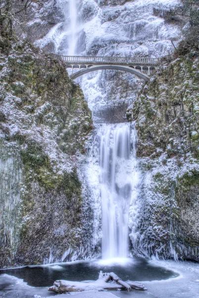 Multnomah Falls dondurulmuş