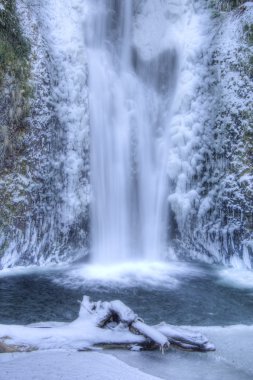 Multnomah Falls dondurulmuş