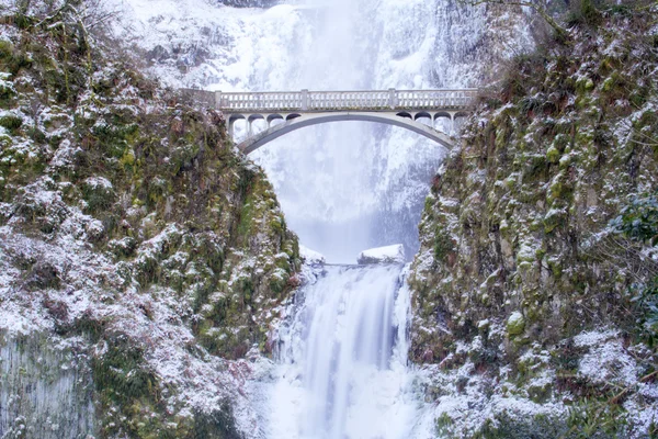 Multnomah Falls fryst — Stockfoto