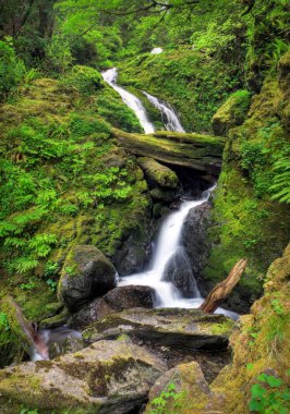 Demet dere Falls