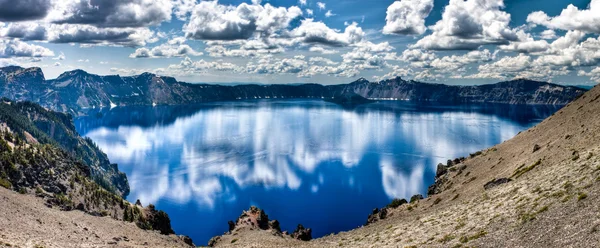 Panorâmica do lago cratera — Fotografia de Stock