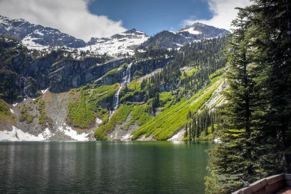 Deštivý jezero — Stock fotografie