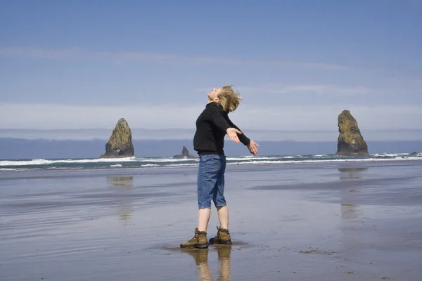 Woman on the Beach — Stock Photo, Image