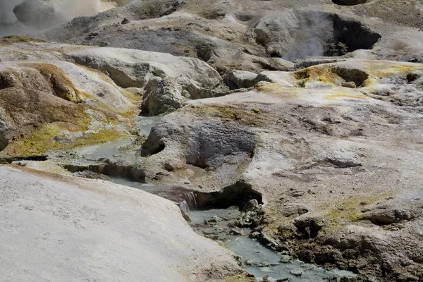 Escorrentía de aguas termales — Foto de Stock