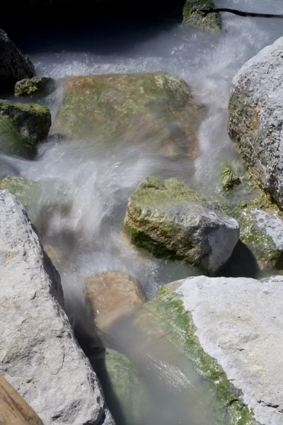 Agua y rocas —  Fotos de Stock