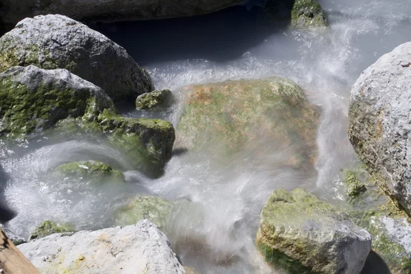 Água e rochas — Fotografia de Stock